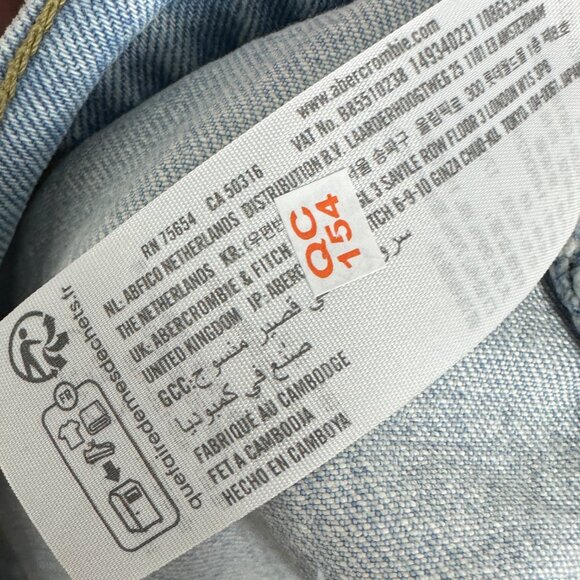NWT Abercrombie Fitch 90s Relaxed Cutoff High Rise Shorts Size 22 / 36 Denim NEW - Picture 9 of 15